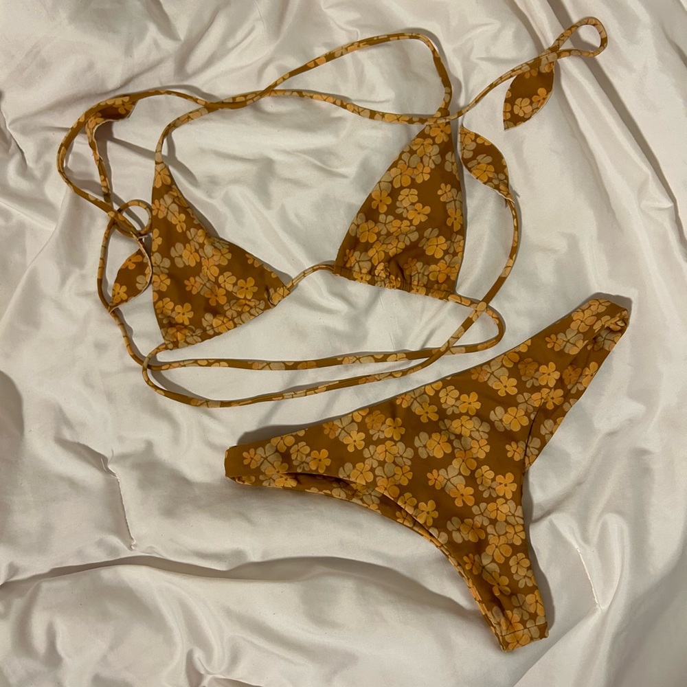 LOOKING TO SELL!!
(trade/v3ńœ)
 - lei kini -
